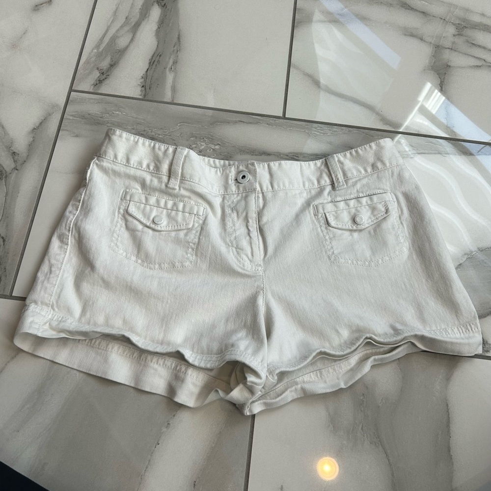Ann Taylor LOFT size 8 white shorts good condition